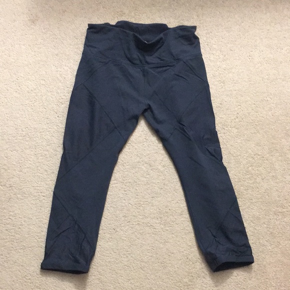 Lorna Jane Crops - Size L - Picture 1 of 2